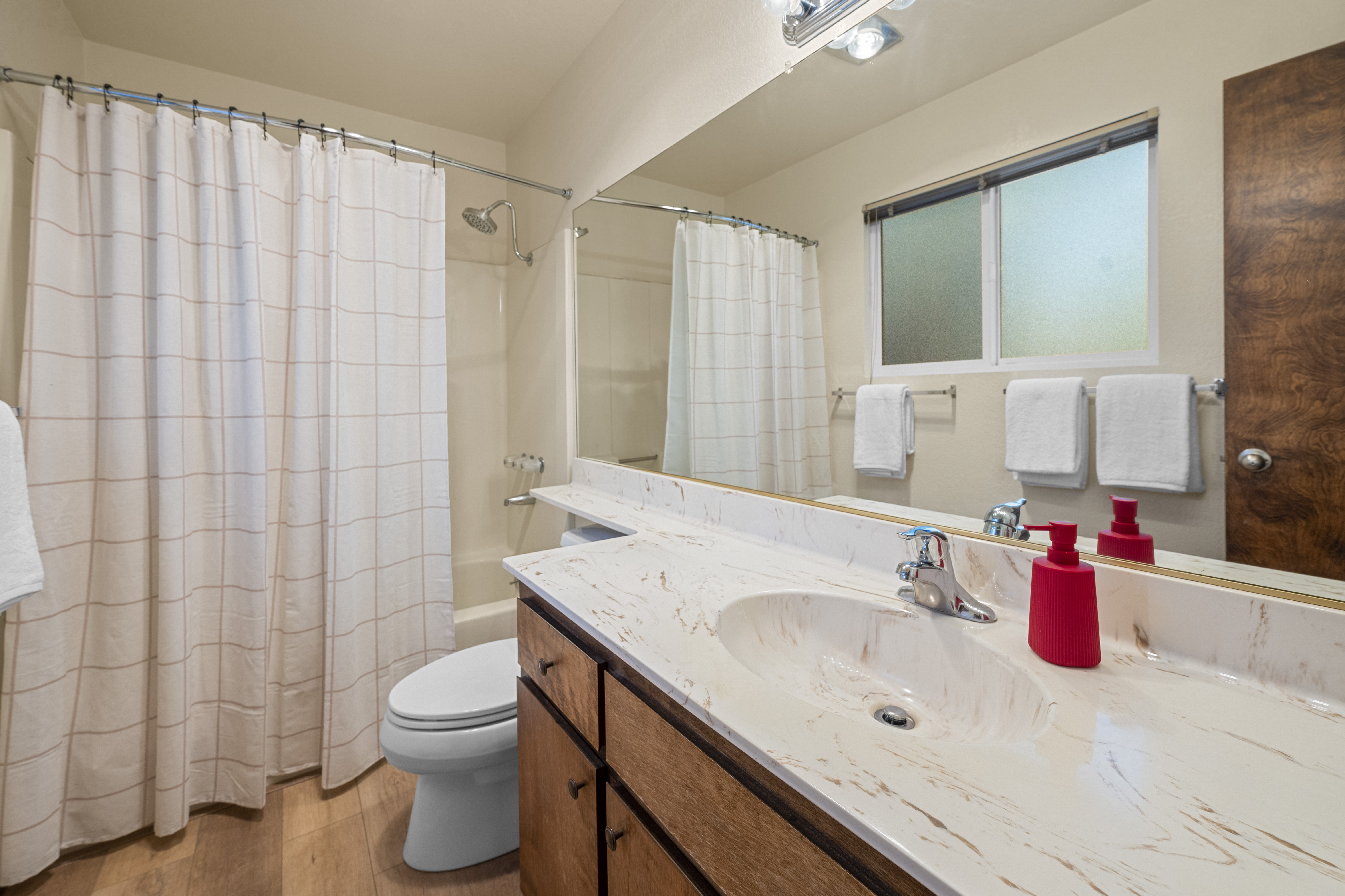 Full bathroom at Bear View Escape in Big Bear Lake
